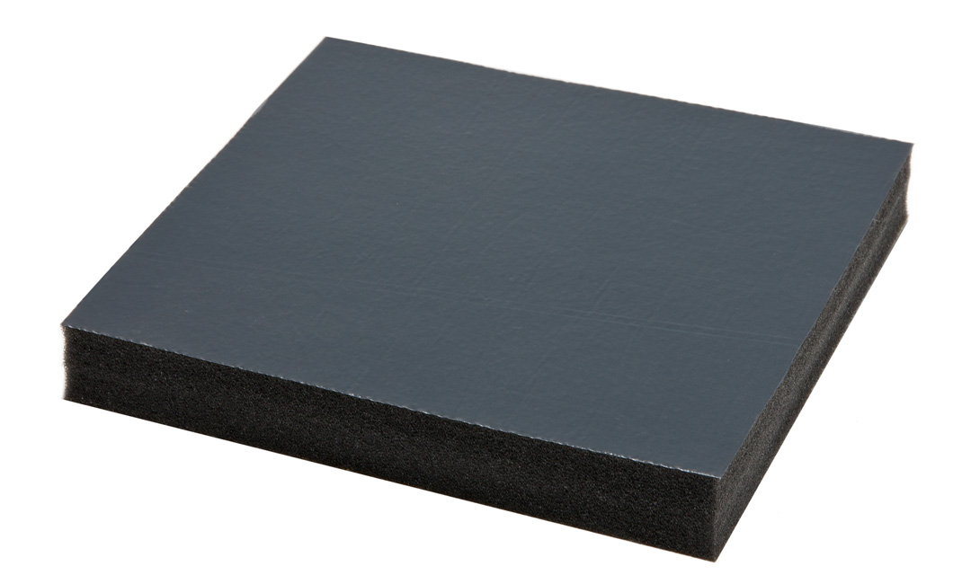Bild einer Platte in schwarzer Farbe der Schallschutz-Matte 34 1421.