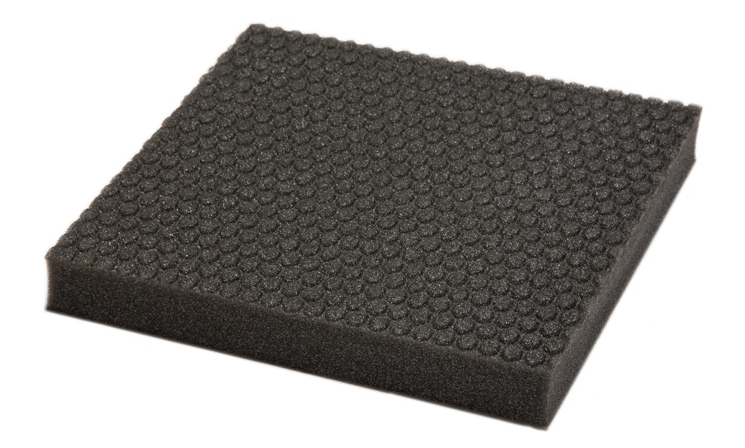 Bild einer dunkelgrauen Schaumstoff-Platte als Schallschutz-Matte 44 2023.