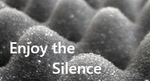 Themenbild mit Bildausschnitt der gerippten Oberfläche der Schallschutz-Matte 1135 in grauer Farbe. Davor Text in weisser Schrift "Enjoy the Silence".